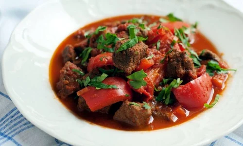 tocana de vita cu legume 580x400 jpeg
