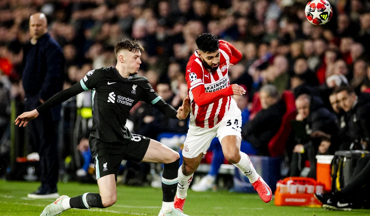 FC Liverpool (stânga) a încheiat grupa de pe primul loc (FOTO: EPA)