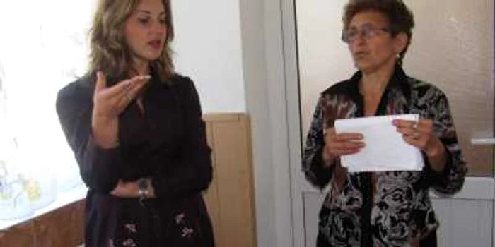 Două învăţătoare se ceartă pe un singur post