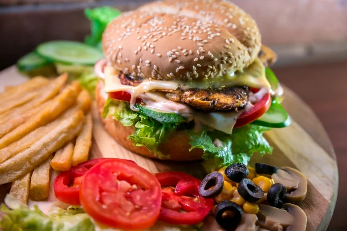 Mâncare de tip fast-foodFOTO: Unsplash.com