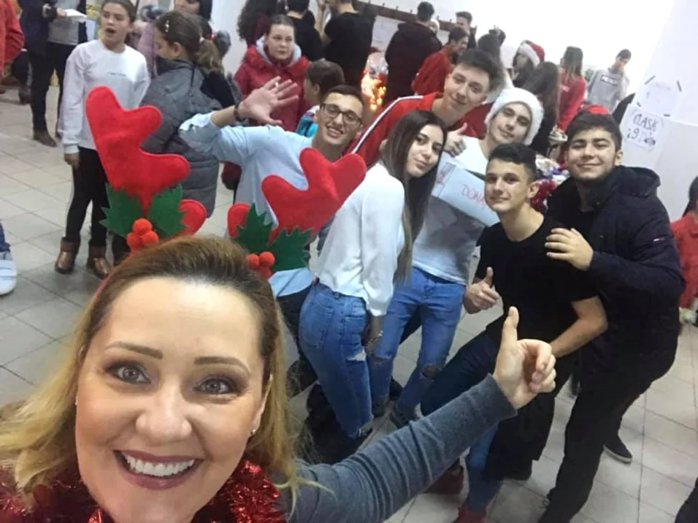 elena lasconi si elevi campulung