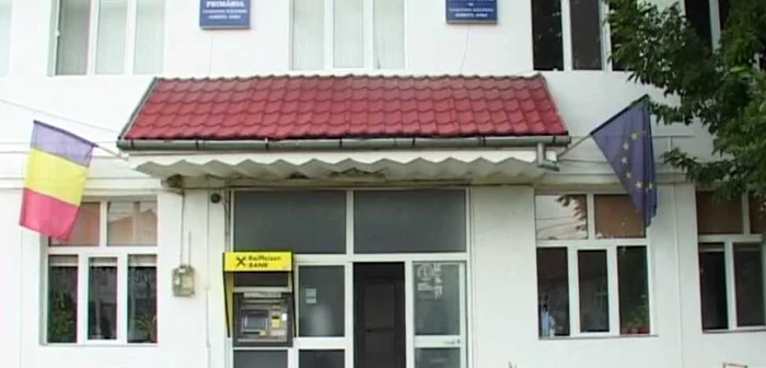 Funcţionarii Primăriei Bîlteni au primit câte 1500 de lei pentru a-şi cumpăra alimente