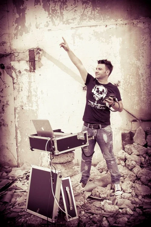 Mossano caută o solistă pentru noul său proiect muzical
