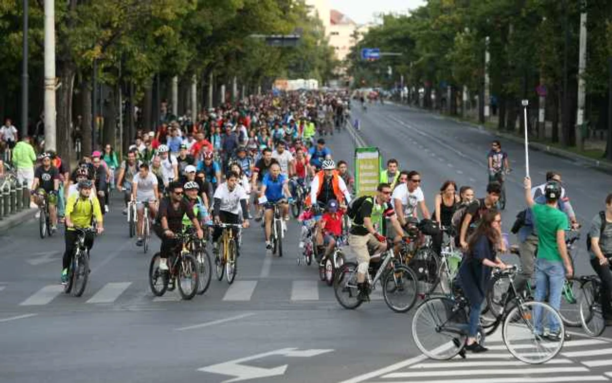 În România s-au cumpărat, în anul 2012, 380.000 de biciclete şi numai 72.000 de automobile, conform Npr.org FOTO Dorin Constanda