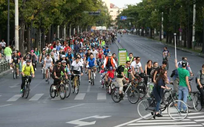 În România s-au cumpărat, în anul 2012, 380.000 de biciclete şi numai 72.000 de automobile, conform Npr.org FOTO Dorin Constanda