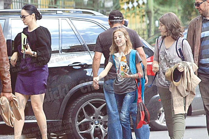 La 38 de ani, Andreea  Marin se îmbracă în fuste  scurte, ca o adolescentă (FOTOGRAFII: ŞTEFAN ANDREI)