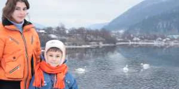 Gabriela Lerghievici şi-a adus fiul să vadă lebedele albe