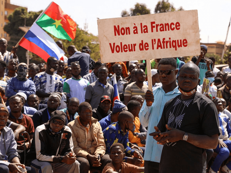 Umilință majoră pentru orgoliul și prestigiul Franței: autoritățile din Burkina Faso cer retragerea imediată a militarilor francezi