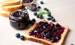 Dulceata de afine  Sursa foto shutterstock 1034360479 jpg