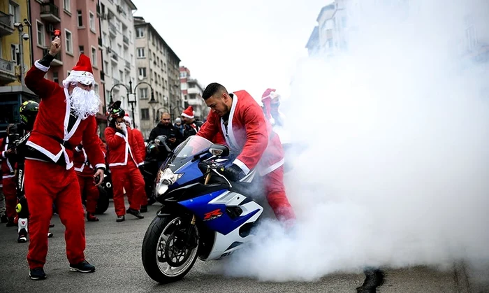 Motocicliști Moș Crăciun au străbătut Sofia (foto: Facebook)