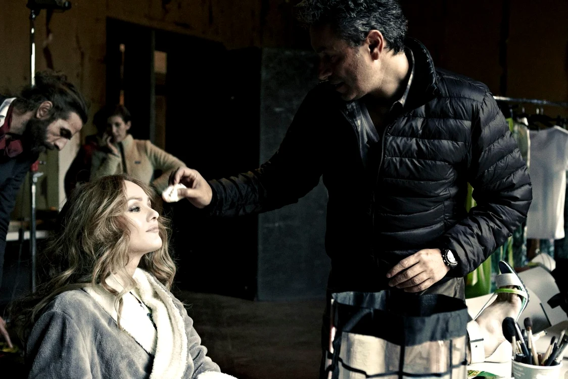 Vanessa Paradis, în timpul şedinţei foto pentru H&M FOTO Facebook