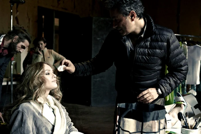 Vanessa Paradis, în timpul şedinţei foto pentru H&M FOTO Facebook