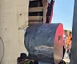 Încărcătura unui TIR a ieșit prin prelata remorcii. FOTO: DRDP Craiova
