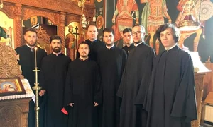 Cristian Moldovan (dreapta), alături de colegii lui din cor jpeg