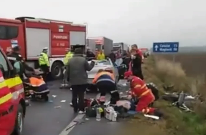 Accident în județul Mehedinți, între un autoturism și un TIRFoto: captură foto/Digi 24