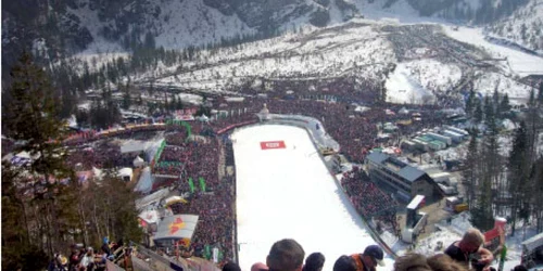 La Planica, zeci de mii  de oameni au urmărit  concursul de zbor cu  schiurile 