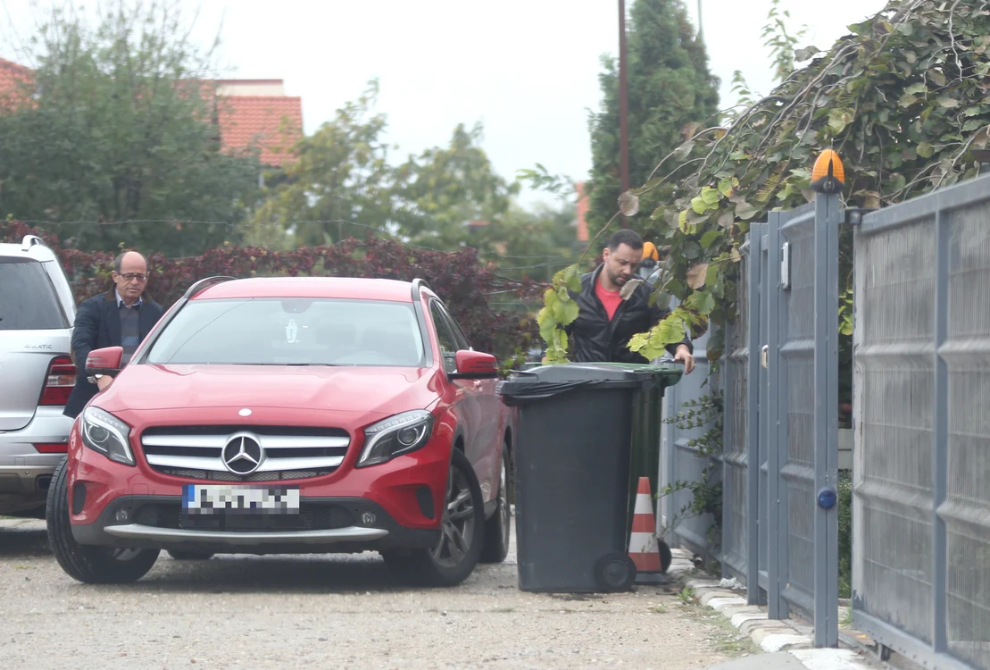 Măruță a mutat tomberoanele pentru a putea ieși cu mașina din parcare