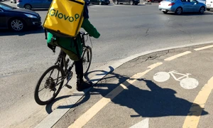shutterstock Livrator Glovo în București