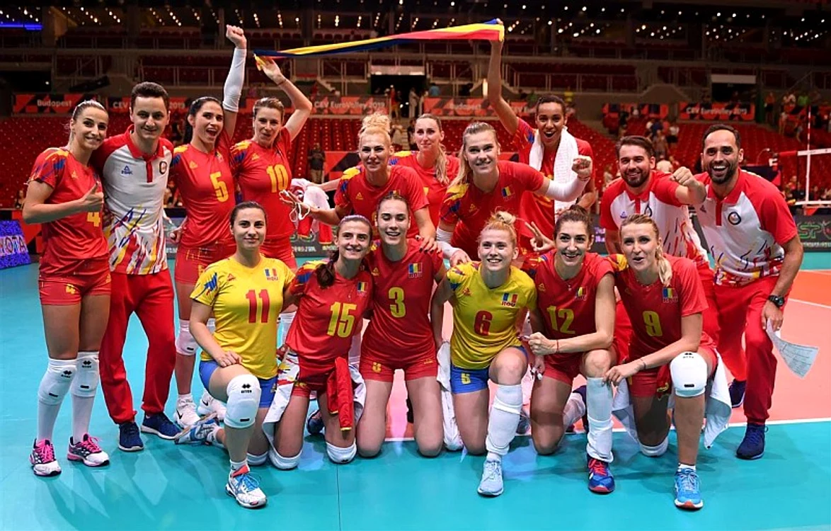 
    Jucătoarele noastre au obținut prima victorie la turneul final al Europenelor după o așteptare de opt aniFoto: CEV  