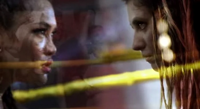 În videoclip, Antonia încasează pumni în figură de la o tânără exotică