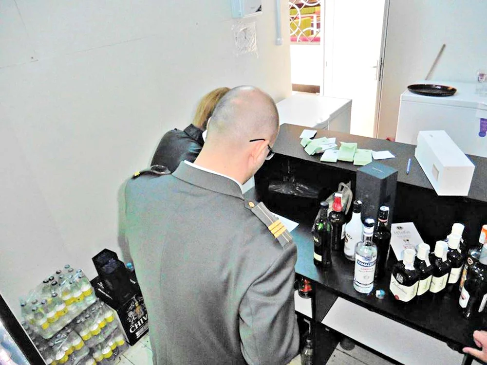 
    Inspectorii ANAF au fost interesaţi să verifice, în special, produsele accizabile, adică alcoolul  