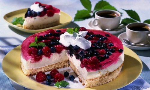 tort cu fructe de pădure jpeg