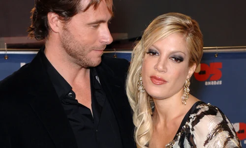 Tori Spelling și soțul ei  Shutterstock jpg