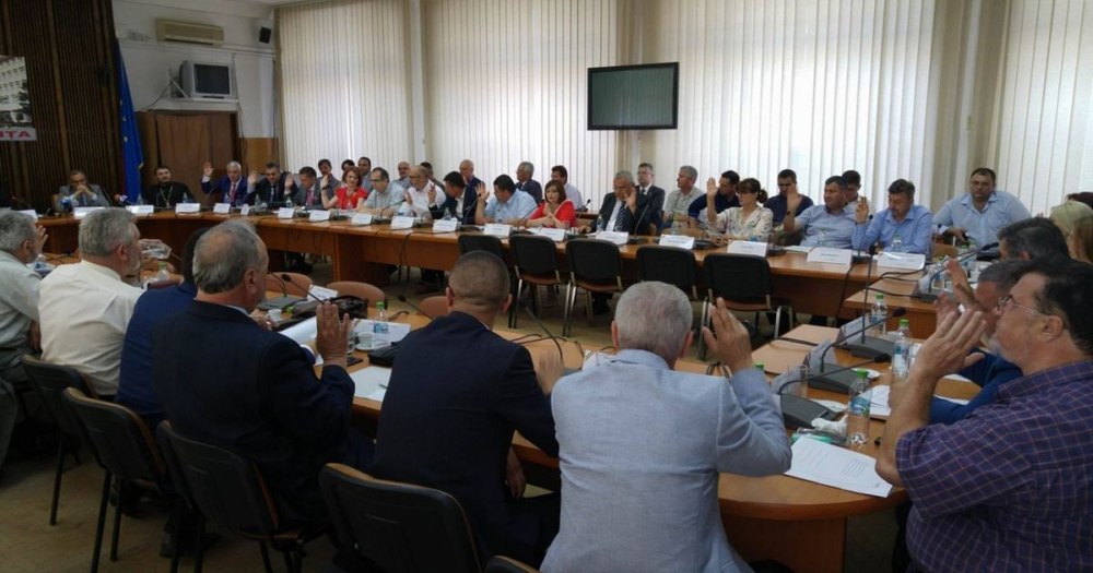 Val de incompatibilități în administrația locală: mii de consilieri trebuie să aleagă între mandat și locul de muncă, din cauza unei legi