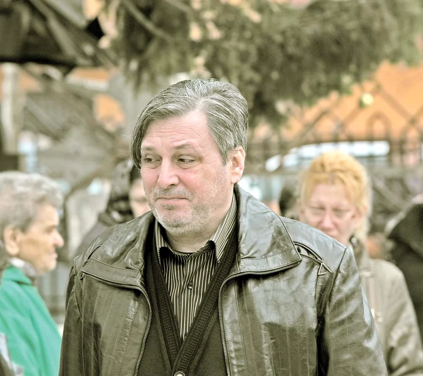 Cornel Galeş a fost  căsătorit cu Ileana  Ciuculete peste  20 de ani
