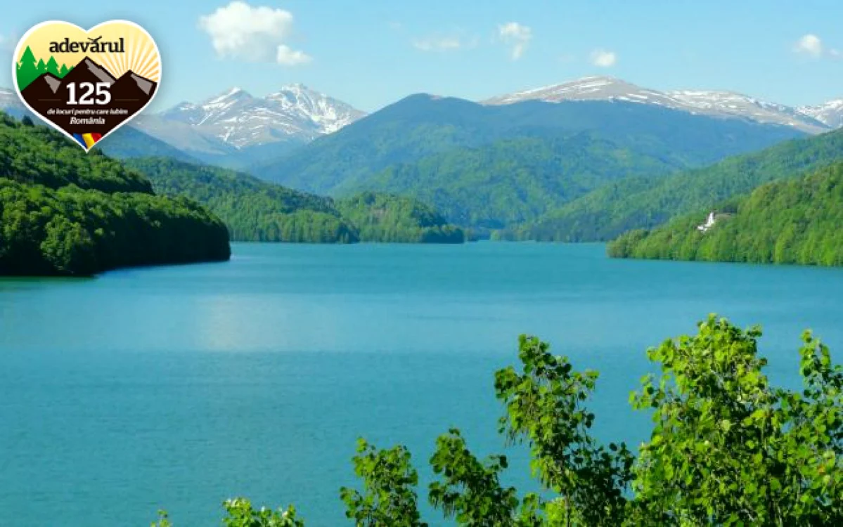 Lacul Vidraru unul dintre elementele turistice populare din Argeş