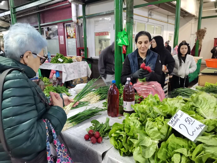 Verdețurile sunt cele mai căutate produse din piață în această perioadă FOTO: A. Mitran