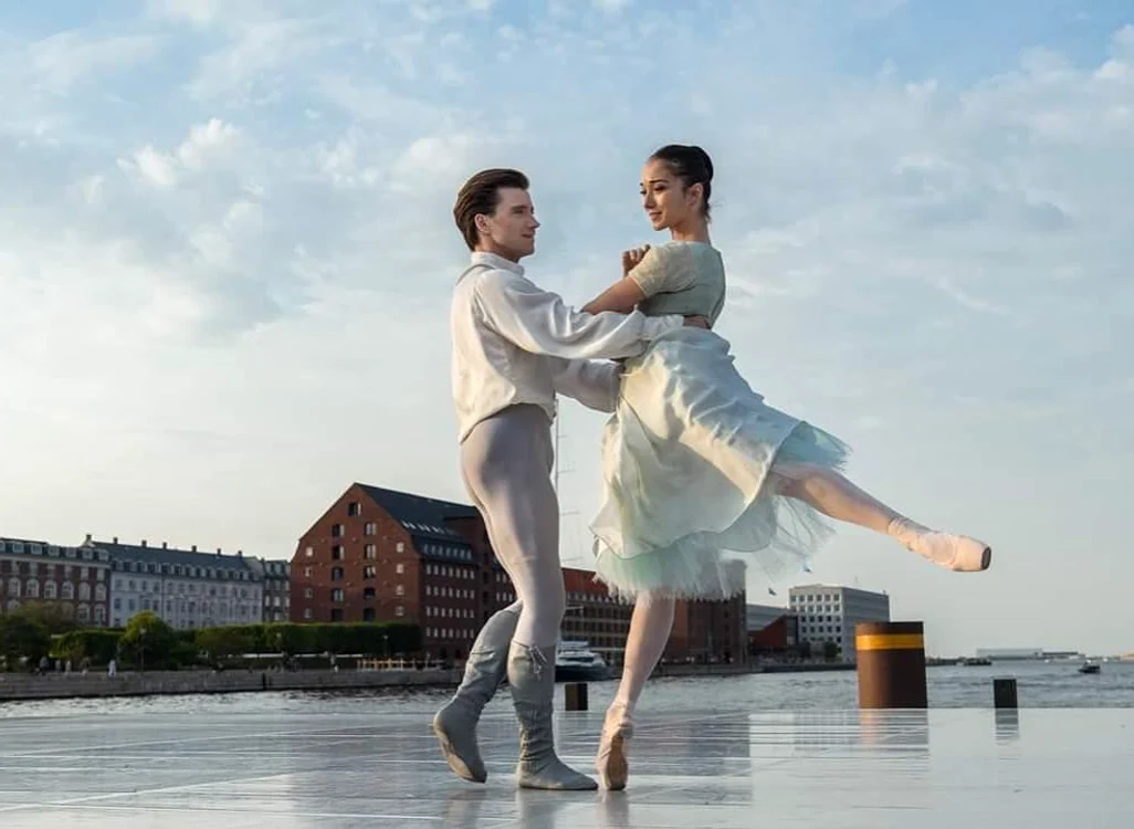 Marina Minoiu, alături de balerinul Alban Lendorf, la Royal Danish Ballet FOTO Soren Meisner