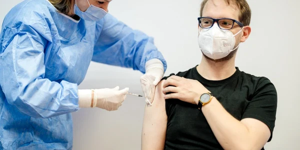 Dominic Fritz s-a vaccinat