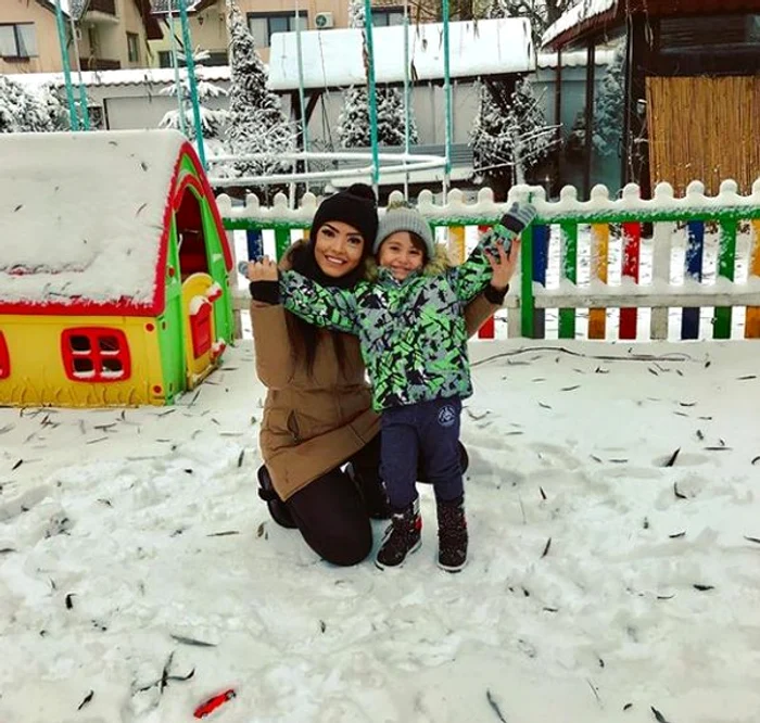 
    Andreea Mantea şi-a făcut fiul fericit cu decizia de a reveni chiar şi pentru doar câteva zile în România Foto: arhivă personală  