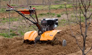 masina de lucrat pamantul jpg