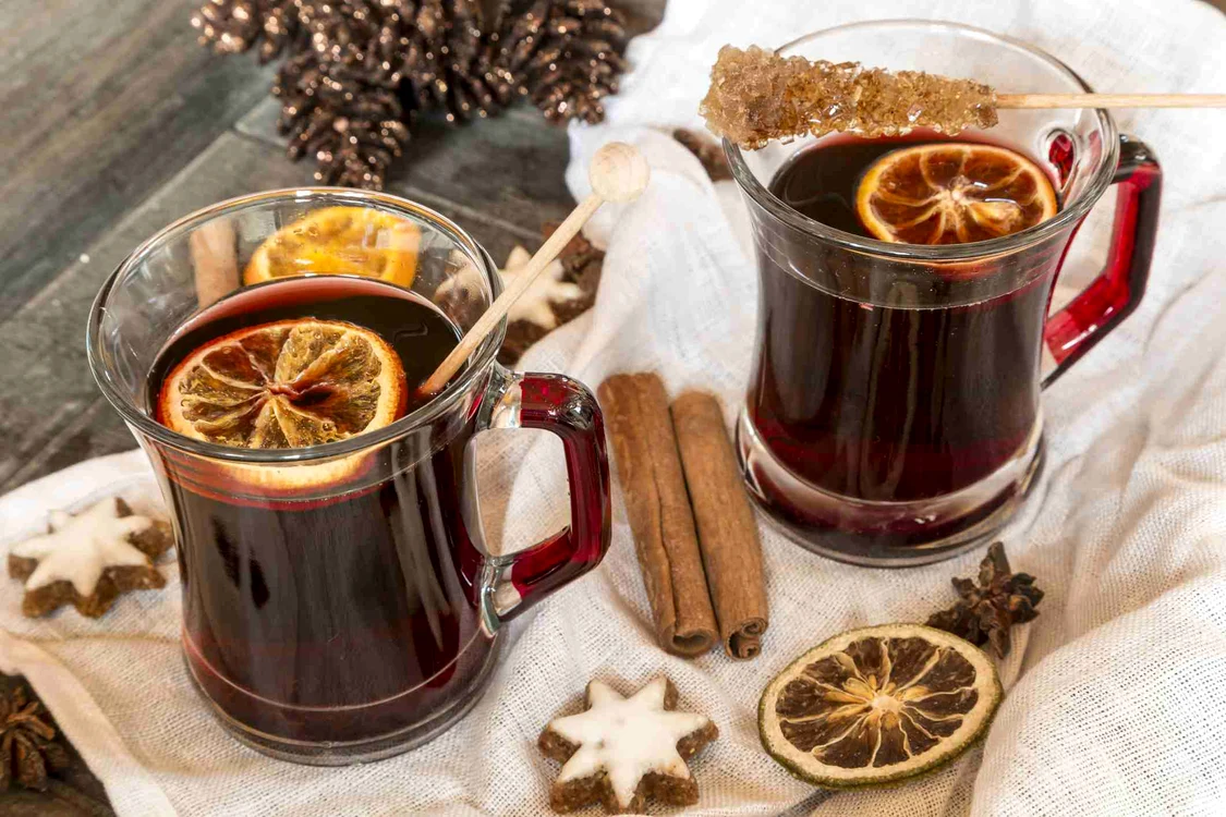 Vinul fiert poate fi la fel de delicios și fără portocală sau scorțișoară