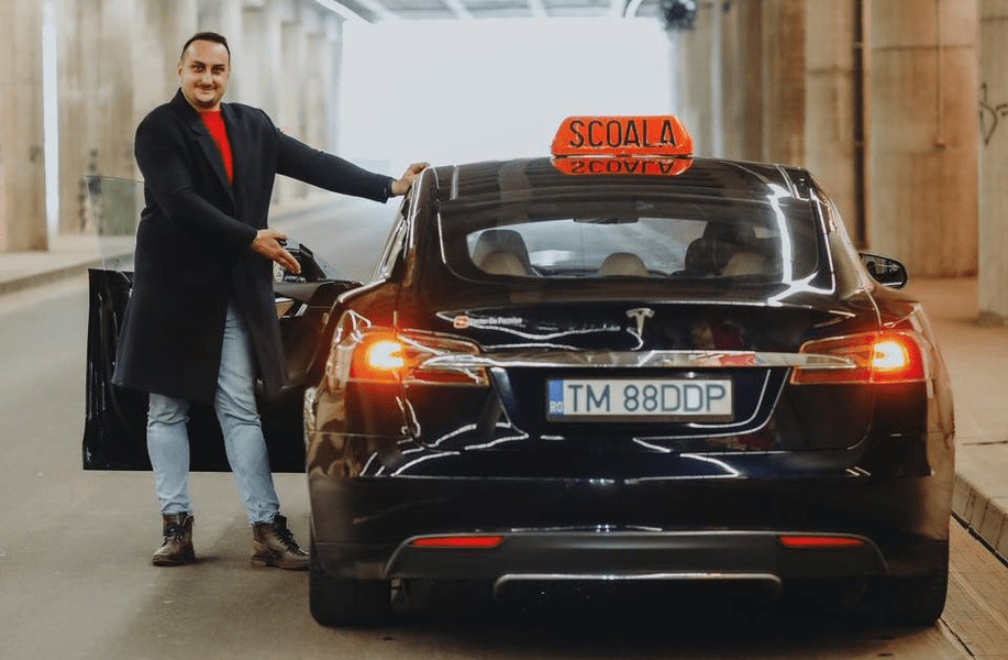Doctorul de Permise, instructor auto de Tesla. Are peste 110.000 de fani pe YouTube VIDEO