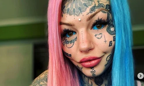 Amber Luke și a tatuat globul ocular jpeg