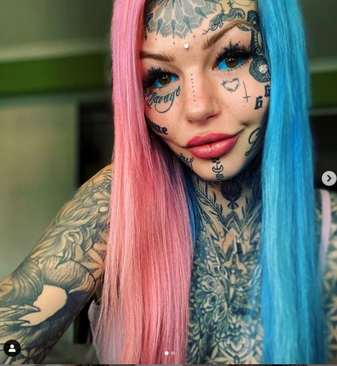Amber Luke și-a tatuat globul ocular