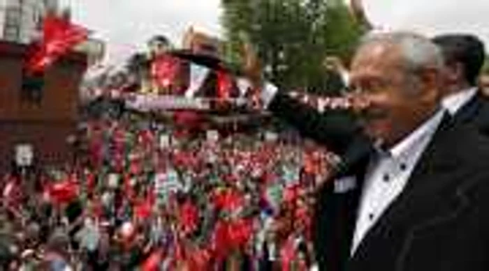 Kemal Kilicdaroglu, liderul CHP, prezent la o manifestaţie electorală din Istanbul, 27 mai.