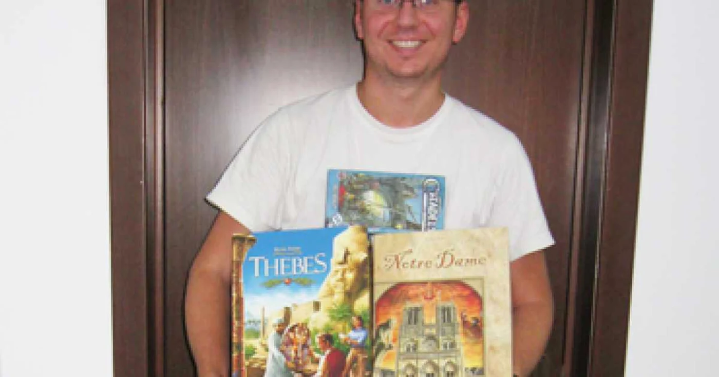Suceava: Bogdan Filipescu: Colecţionarul de jocuri din carton (PORTRET)