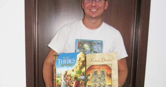 Suceava: Bogdan Filipescu: Colecţionarul de jocuri din carton (PORTRET)