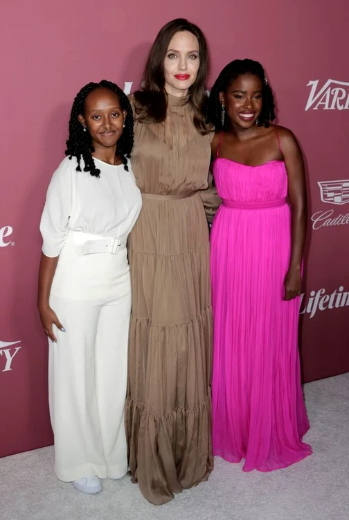 Angelina și Zahara s-au ținut de mână pe covorul roșuFoto: Getty Images