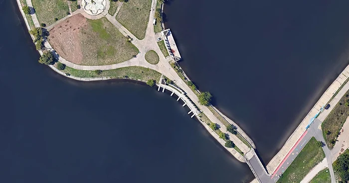 Podul de acces și Insula Lacul Morii sunt într-un amplu proces de modernizare. Foto: Facebook