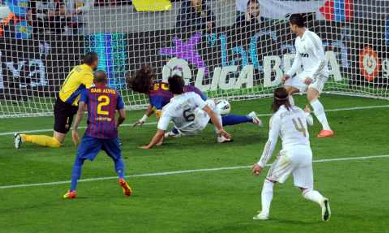 Barcelona - Real. Khedira trimite în poartă * Foto: Reuters