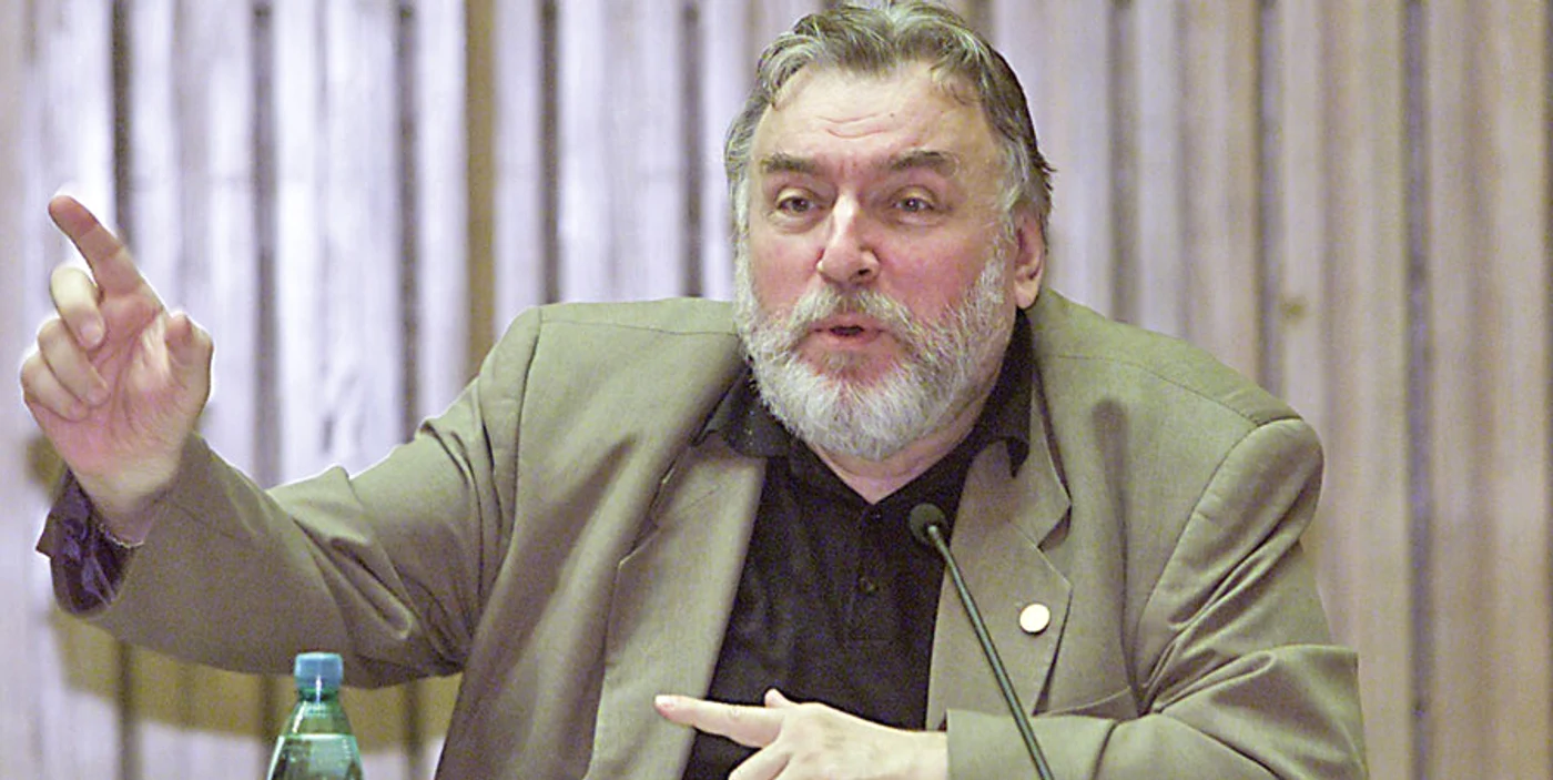 
    Păunescu  