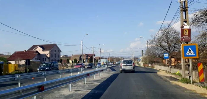 Au apărut parapeţii pe drumul judeţean Hunedoara - Deva. FOTO: Daniel Guţă. ADEVĂRUL.