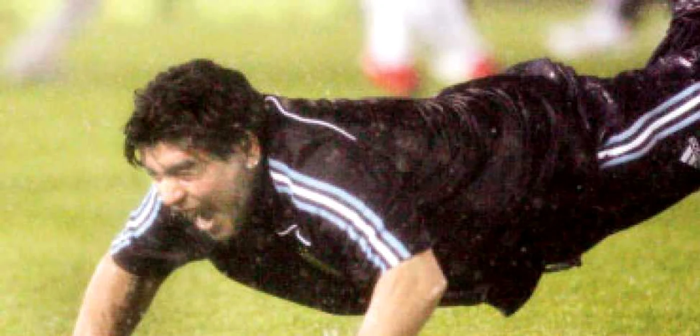 Diego Maradona, salvat de un „Nebun“!