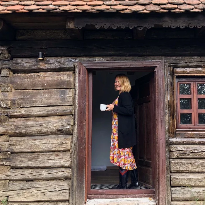 Andreea Esca, la Oberwood, complexul de pensiuni pe care îl deţine în Porumbacu de SusFoto: arhivă personală