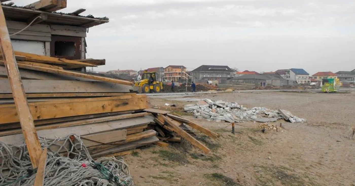 Dosarul pentru demolarea unei case se face la Primărie foto Adevărul